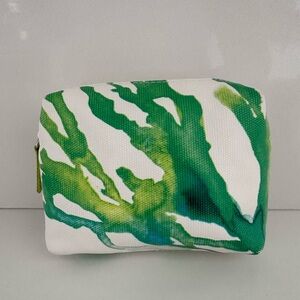 La Mer Zippered Cosmetic Pouch